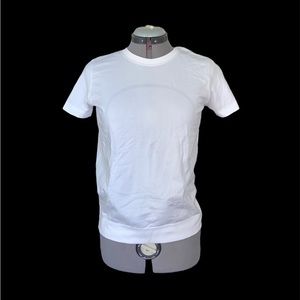 NWT Swiftly Breathe Relaxed Tee Size 6